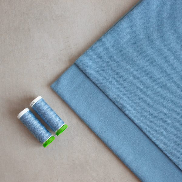 organic cotton jersey in sky blue with threads