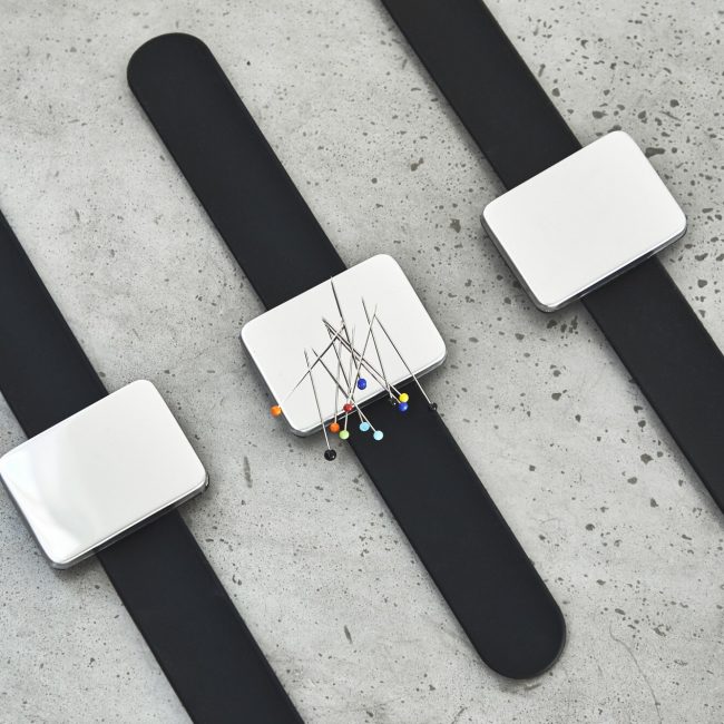 Sewply Magnetic Bracelet Pin Holder in black