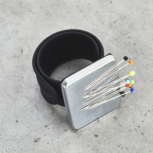 magnetic bracelet pin holder in black