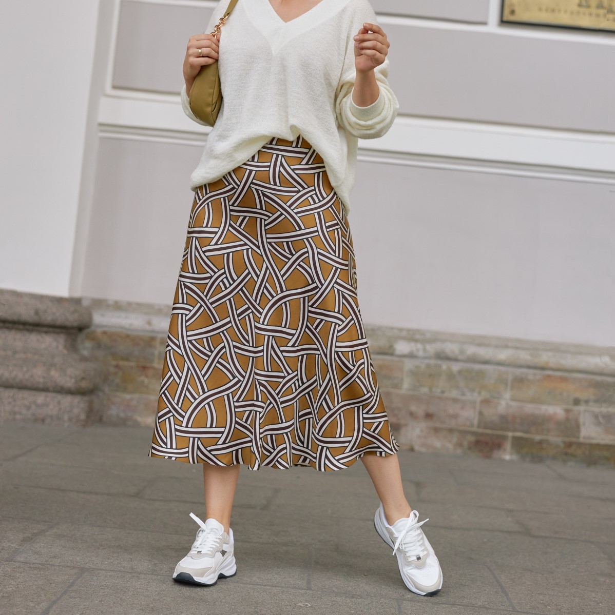 Comfy Patterned Trousers - Free sewing patterns - Sew Magazine