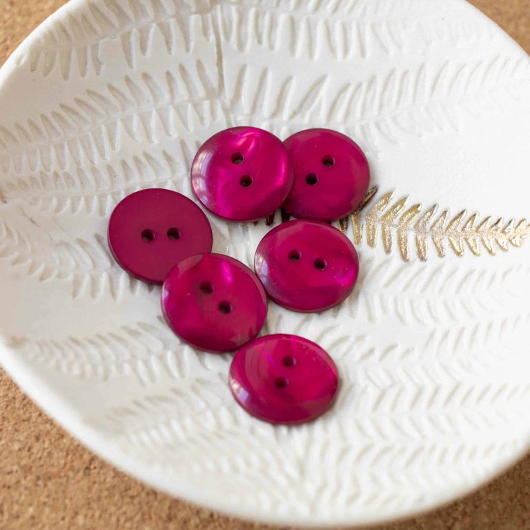 Lise Tailor 18mm Sparkle Button in Fuchsia