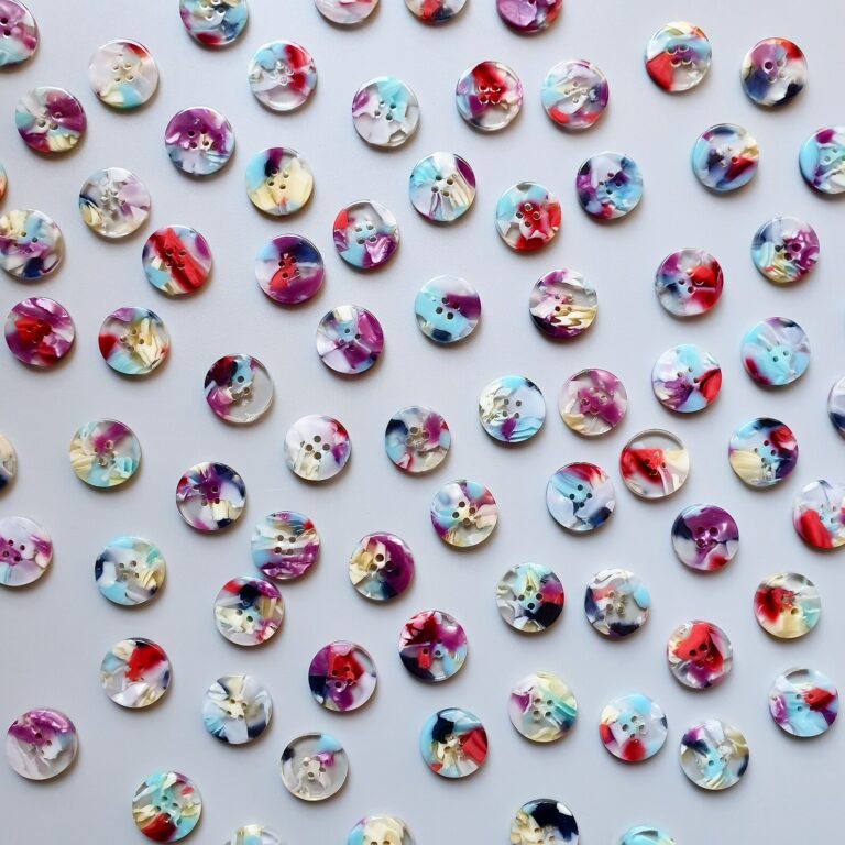 Pigeon Wishes 15mm Hubble Bubble Bio-Resin Buttons