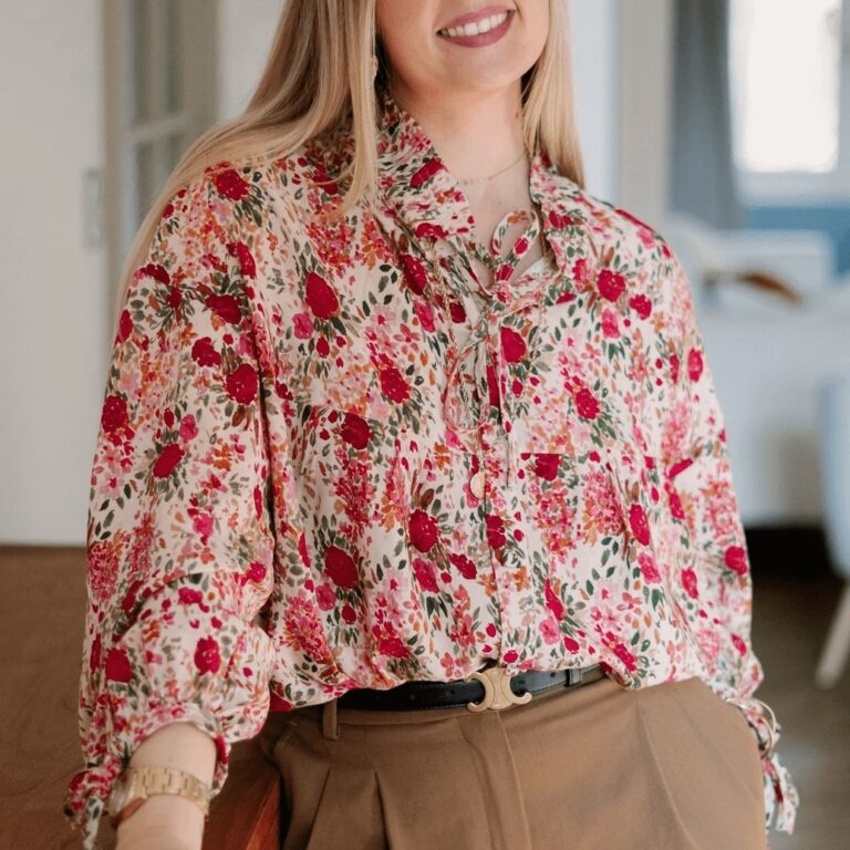 Florette viscose floral fabric with red blooms by Maison Bloom Mood